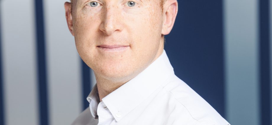 Professional Headshot Photographer Headshots 20 years experience Kevin Mark Pass